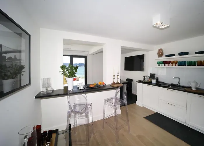 Casa Maeca. En La Playa Y Recien Reformada. ビラガルシーア・デ・アロウサ